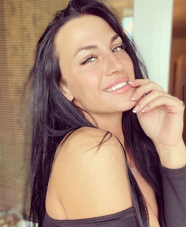 Yana dating czech man